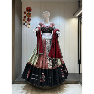 Chaniya Choli pour femmes, coton Khadi de haute qualité, travail lourd Aari, motif multicouche, évacuation de l'humidité, stock disponible - Product Image 1