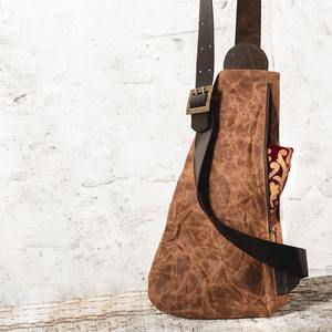 Bolso bandolera de lona vintage con ribete de cuero para llevar sobre el hombro en la parte delantera o trasera con cierre de cremallera - Product Image 2