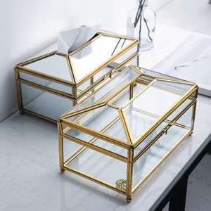 Porte-mouchoirs en métal de premier ordre avec un design unique d'inspiration vintage et parfait pour l'esthétique de la décoration intérieure élégante et luxueuse - Product Image 1