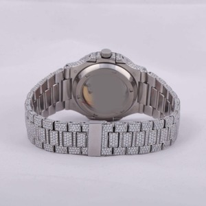 Suministro directo de fábrica, aspecto deslumbrante, esfera tonificada, relojes de diamantes naturales totalmente helados para hombre disponibles a un precio asequible - Product Image 2