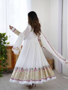 Elegante Conjunto de Tres Piezas Anarkali con Bordado de Lentejuelas, Diseño de Diseñador, Vestido, Dupatta y Pantalón, Georgette Pesado con Bordado, Largo hasta el Suelo, para Fiesta - Product Image 5