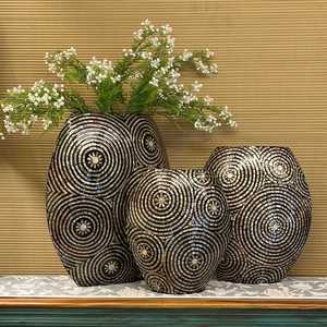 Vase de sol en rotin incrusté de haute qualité, décoration moderne pour la maison, style neutre classique, OEM, décoration de table et de sol, fait main au Vietnam - Product Image 3