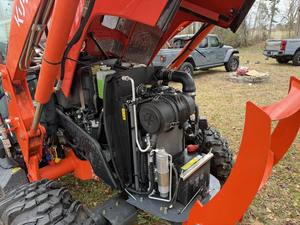 Compre Tractores Kubota LA1065 de Uso Pesado para Trabajo Agrícola, Alto Rendimiento, 4x4 con Cargador Frontal - Product Image 5