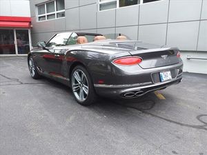 Offre exceptionnelle : Bentley Continental GTC S V8 AWD d'occasion 2023 - Prêt à être expédié - Product Image 4