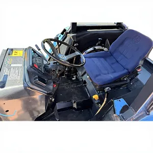 Tracteur agricole d'occasion robuste 80 CV 4x4 à transmission par engrenages, équipement agricole - Product Image 2