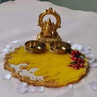 Plateau de prière en résine Ganesh avec deux Diyas, élégant plateau spirituel pour la décoration de Diwali Navratri Puja et les célébrations de bon augure