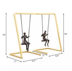 AK Brass Swinging Figures Sujetalibros de metal en negro y latón Juego de 2 de alta calidad para decoración interior de mesa - Product Image 4