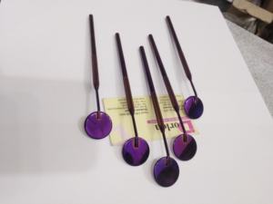 Pinzas de pestañas de tendencia de acero inoxidable con logotipo personalizado Espejo de inspección de pestañas de plasma púrpura con forma de círculo pequeño - Product Image 2