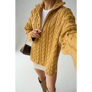 เสื้อสเวตเตอร์ถักลายทอง - Product Image 3