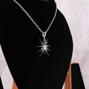 Pendentif en diamant Moissanite scintillant de style hip hop glacé en forme d'araignée personnalisé fabriqué à la main - Product Image 4