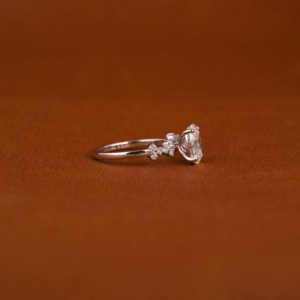 Anillo de diamante de corte ovalado cultivado en laboratorio, oro sólido de 18 quilates, su regalo con certificado IGI, anillo de compromiso cultivado en laboratorio chapado en oro - Product Image 6