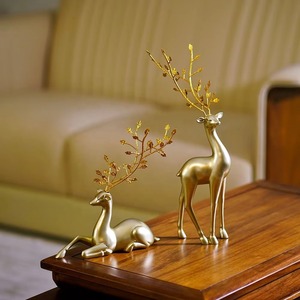 สีทองพร้อมลายใบไม้ดีไซน์แบบเรนเดียร์ฮอร์นกวางคาริบูเหมาะสำหรับตกแต่งบ้านตกแต่งโต๊ะและให้เป็นของขวัญจากอินเดีย - Product Image 1