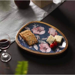 Plateaux de forme circulaire en bois naturel plateaux de service en bois pour thé café plat de service de fruits avec autocollant en émail personnalisé appliqué - Product Image 2