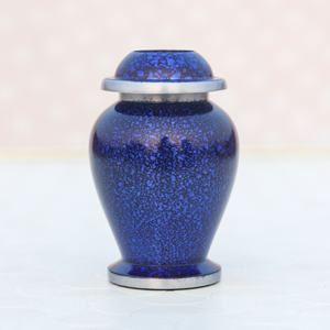 Petite urne funéraire en laiton du fabricant Modèle en métal de conception d'oiseau gravé en bleu pour cendres humaines Fournitures funéraires - Product Image 3