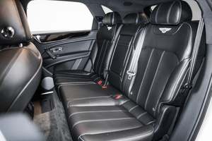 Super Clean Usado 2021 Bentle-y Bentayga V8 AWD con asientos de cuero Sistema de navegación Asientos con calefacción Arranque remoto Techo solar - Product Image 5