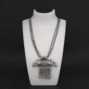 Jeweljunk 1106632 Collier de déclaration plaqué rhodium audacieux Accessoire à la mode - Product Image 1