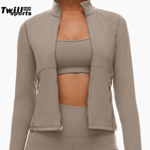 2025 conjunto de ropa deportiva con logotipo personalizado para mujer Sujetador deportivo de costura de 3 piezas Leggings de cintura alta Entrenamiento Fitness Yoga Casual Verano - Product Image 1