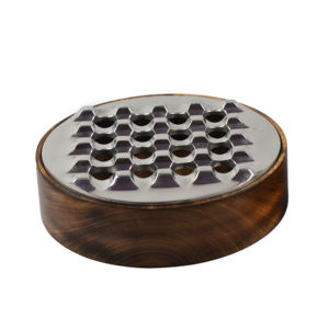 Molde para Bandeja de Cigarrillos de Metal Pulido Plateado con Base de Diseño de Madera, Diseño de Rejilla, Diseño de Logotipo Personalizado - Product Image 3