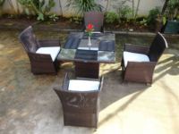 Ensemble de meubles de jardin en aluminium et rotin moderne avec table en verre - Chaises de salle à manger d'extérieur de haute qualité pour 4 personnes