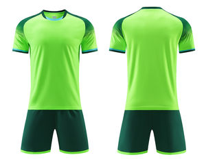 Conjunto de Uniforme de Fútbol Personalizado, Jersey y Pantalones Cortos de Fútbol Duraderos y Transpirables con Impresión de Logotipo - Product Image 4