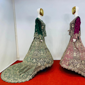 Impresionante Lehenga de Terciopelo con Cola Larga y Pedrería Completa, 7 Diseños de Moda en 5 Elegantes Colores - Product Image 1