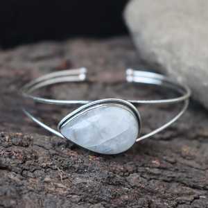 Haute qualité 925 argent Sterling pierre de lune naturelle pierre précieuse à la main ethnique bracelet poire forme religieux principalement en laiton - Product Image 2