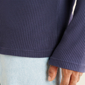 T-shirt élégant à manches longues pour hommes Tissu doux de haute qualité sur mesure conçu pour les vêtements de bureau décontractés T-shirt à manches longues pour hommes - Product Image 5