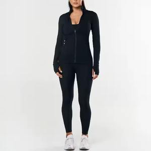 Ensembles de sport pour femmes, soutien-gorge de sport à bretelles halter avec short de yoga sans couture, tenues de couleur noire - Product Image 1