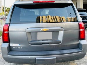 CH 2020 EVROLET Tahoe V8 AWD 7 plazas de lujo SUV Turbo motor caja de cambios Manual R20 neumáticos asientos de cuero Control de crucero Metal oscuro - Product Image 4