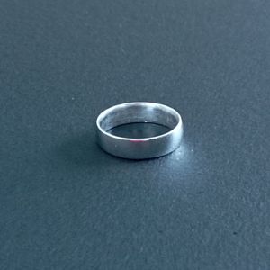 Vente en gros Bague simple en argent sterling 925 Bijoux élégants en argent poli pour les magasins de détail et les acheteurs en vrac Marché d'exportation - Product Image 1