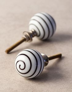 Perilla de flor de cerámica Premium con base de metal sólido Acento decorativo elegante para armarios Cajones Puertas Armarios y muebles - Product Image 5