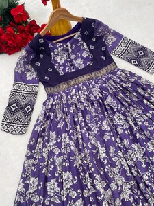 Robe Anarkali de haute qualité pour femmes, design traditionnel avec une touche moderne, vêtements indiens et pakistanais à prix de gros - Product Image 6