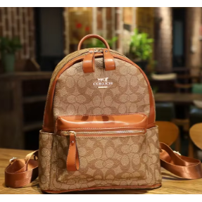 Zaino alla moda 2.0 COACH con chiusura a cerniera con caratteristiche USB e impermeabili