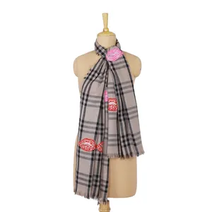 Nieuwste Patroon Geruite Ontwerp Lippen Winter Mode Voor Stijlvolle Womans Veelkleurige Sjaal In Voorraad Groothandel Alleen Handgemaakte Sjaal