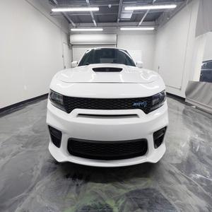 Dodge Charger 2020, el más vendido, con paquete tecnológico, motor Hemi V8 supercargado de 6.2L, 717 HP, transmisión automática de 8 velocidades - Product Image 3