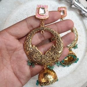 Antique Gold Kundan <b>Fashion</b> <b>Earrings</b> Big Design for Stylish Appeal - Product Image 1
