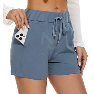 Ropa de calle de diseño personalizado, precio al por mayor, pantalones cortos de mujer, pantalones cortos transpirables de color sólido para mujer - Product Image 1