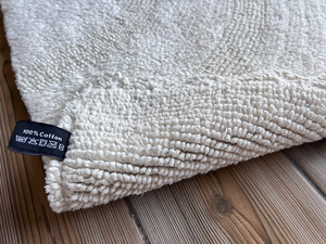 พรมเช็ดเท้าอาบน้ำสุดหรู ซึมซับน้ำได้ดีเยี่ยม แห้งเร็ว ผลิตจากผ้าฝ้ายเนื้อนุ่ม ใช้ได้สองด้าน เหมาะสำหรับบ้านสมัยใหม่และห้องน้ำโรงแรม เพื่อความสบายในการอาบน้ำ - Product Image 3