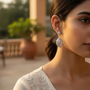 ต่างหูเงินแท้ 925 ประดับคริสตัล ดีไซน์ใบไม้ สำหรับผู้หญิง เครื่องประดับคริสตัลสุดหรู - Product Image 1