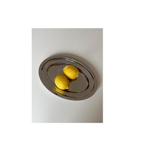 Bandeja de servicio de acero inoxidable de estilo tradicional con durabilidad duradera y encanto atemporal para uso diario y en eventos - Product Image 1