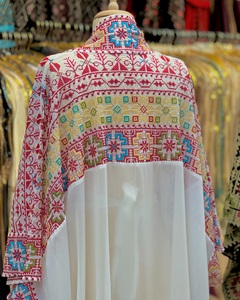 Abaya luxueuse de qualité supérieure inspirée de Dubaï avec perles lourdes en soie faite à la main pour adultes - Product Image 6