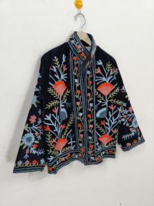 Veste courte en velours noir brodée Suzani, faite à la main, motif floral bohème ethnique, pour festival - Product Image 5