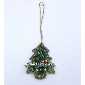 Belle forme d'arbre d'ornement de noël fait à la main en tissu et broderie Zari utilisation pour arbre suspendu fête de décoration de la maison - Product Image 1