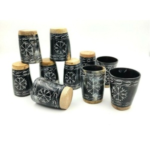 Vaso de Cuerno Hecho a Mano de Primera Calidad, Vajilla Rústica para Bar - Product Image 1