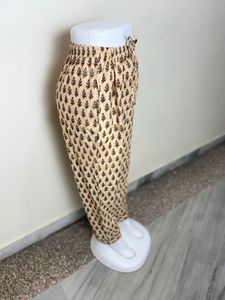 Earthy Elegance imprimé pantalon de salon rustique charme coton pantalon neutre feuille imprimé taille élastique désert Bloom coupe détendue - Product Image 3