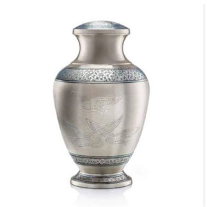 Urne commémorative personnalisée en laiton poli avec motif floral, texte personnalisé et design souvenir - Product Image 4