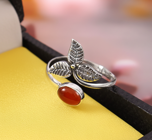 Anillo de Compromiso, Aniversario o Boda, Diseño de Hoja de Ónice Rojo, Engaste Clásico, Plata de Ley 925 Chapada en Oro, Hecho a Mano - Product Image 6