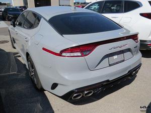 2022 Kia Stinger GT-Line intérieur foncé Wagon sièges en cuir direction gauche R17 roues en alliage boîte de vitesses manuelle automatique arrière utilisé - Product Image 3