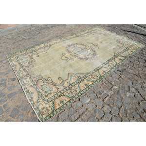 Alfombra de lana turca Vintage de 5 pies y 9 pulgadas, diseño de retales verde y beige, técnica de tejido plano para decoración para sala de estar, 4m de ancho - Product Image 3