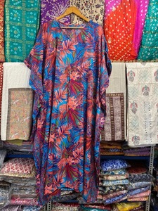 Kaftan de seda de moda para mujer-Kaftan indio Maxi Dress - Resort Wear Vacation Beach Dress - Floral Print Long Silk Kaftan - Product Image 2